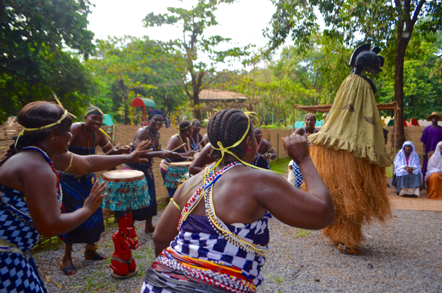 ギニア・BAGA民族の舞踊団